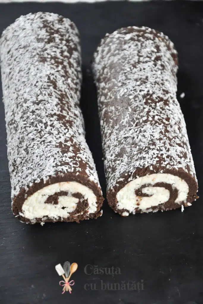 rulada de ciscuiti cu crema de cocos